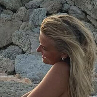 Amalie Kjeldtoft Desnuda