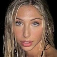 brat.t Desnuda