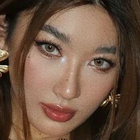Cher Lee Desnuda