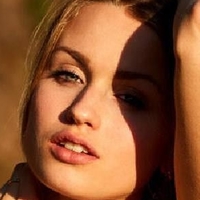 Emilia Jung Desnuda