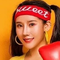 Liu Tai Yang Desnuda