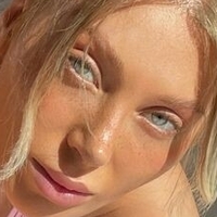 Loenihadi Desnuda