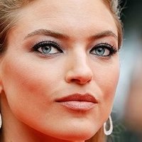 Martha Hunt Desnuda