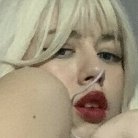 Naomifrosti Desnuda