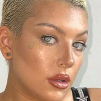 Robyn Station 2.0 Desnuda