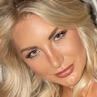 Shayna Holt Desnuda
