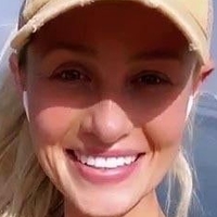 Tomi Lahren Desnuda