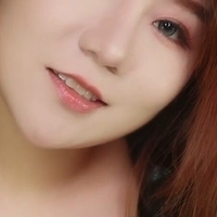Uying Desnuda